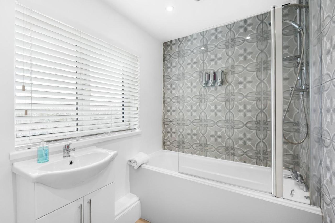 Off Road Parking, Garden, Smart Tv'S In All Rooms! Morriston Exterior foto